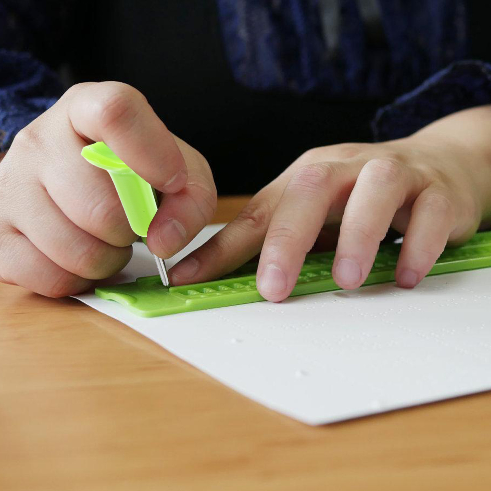 Writing Tools - Alat Tulis Braille Portabel, Terbuat dari
